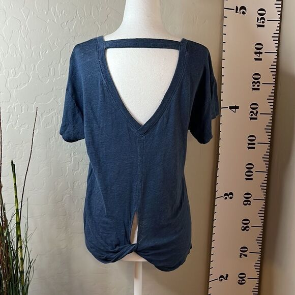 Red Haute Blue top with deep V and back of neck, plus twisted bottom detailing. - Picture 6 of 11